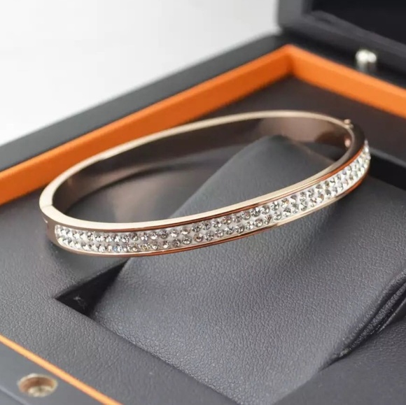 1 Oak Jewelry - New Diamond Encrusted Gold Jewelry Bracelet Bangle